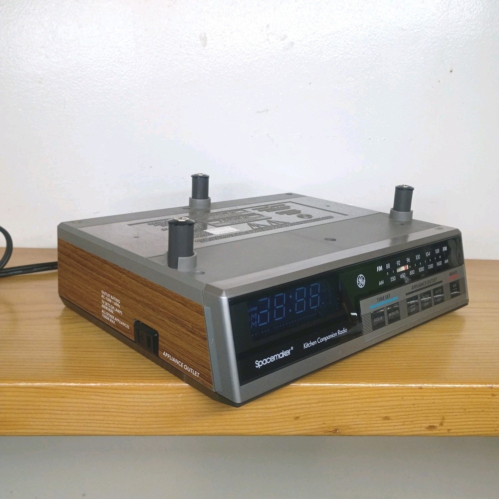 GE Spacemaker Kitchen Companion Radio Wood Grain Retro 80's 90's Cabinet Mount